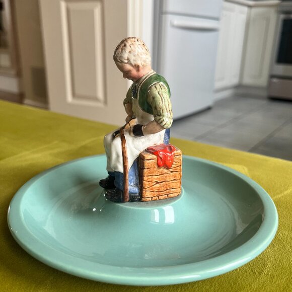 Vintage Beswick England Shoemaker Figurine for Timpson Fine Shoes c.1965 - Picture 10 of 10